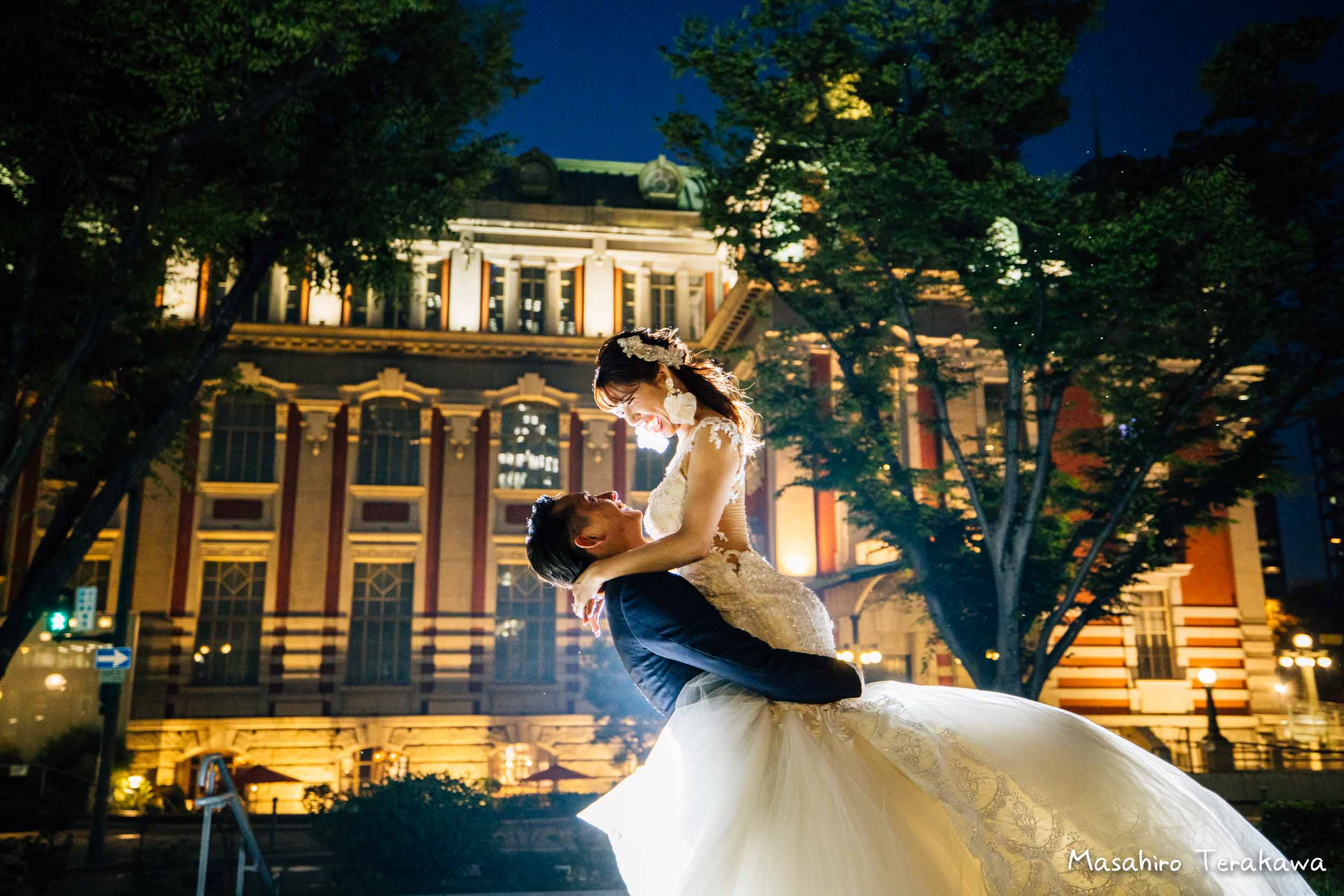 大阪の中央公会堂で前撮り ウェディングカメラマン 寺川昌宏 結婚式の写真撮影 前撮り